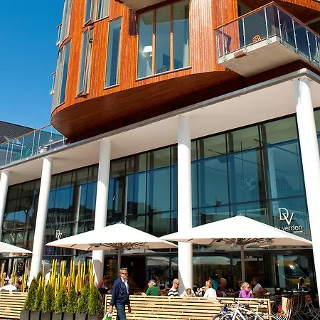 Lofoten Suitehotel Свольвер
