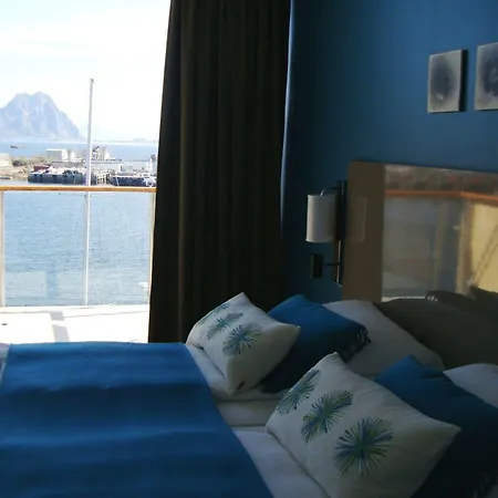 Lofoten Suitehotel 4* Свольвер